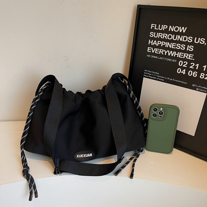 Korean version drawstring design bucket bag for women 2024 new model, lightweight and large-capacity single-shoulder bag, simple commuting crossbody bag Specification drawing