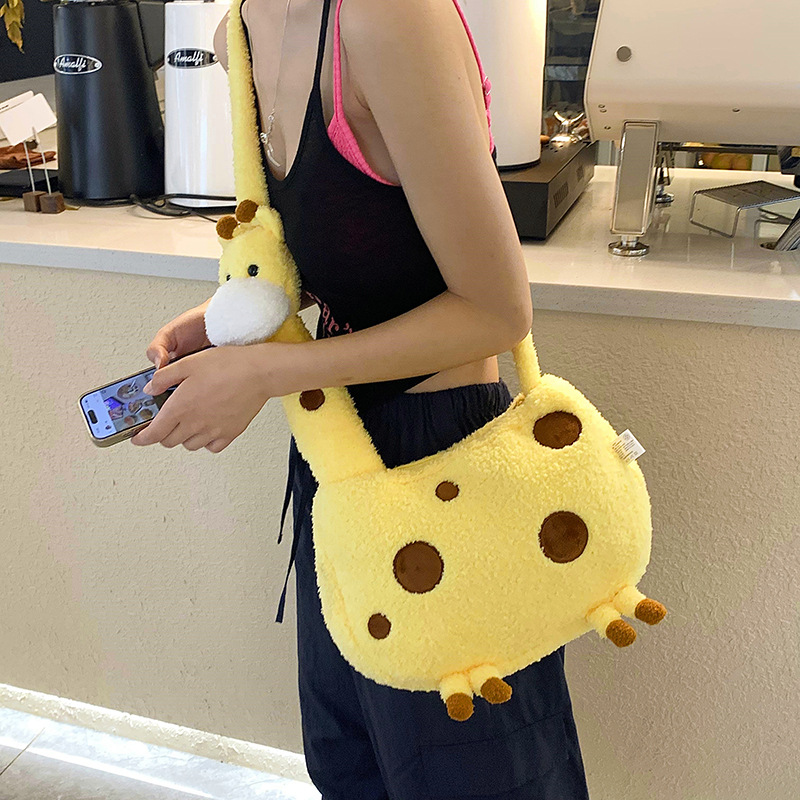 The new cute giraffe cartoon plush bag from the crossbody Forest series backpack single-shoulder bag is a heartwarming birthday gift for girls details Picture
