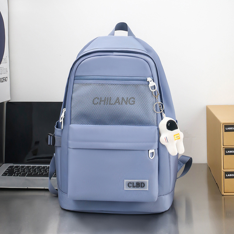 New casual schoolbag for junior high school, senior high school and primary school students, astronaut pendant, Korean version large-capacity backpack, travel backpack full figure