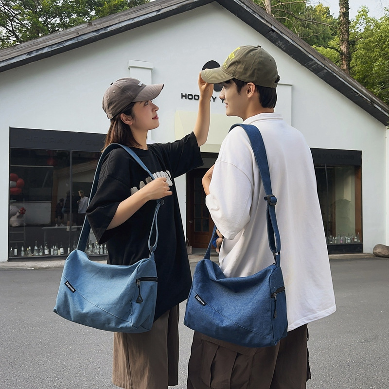 Japanese-style retro versatile denim crossbody bag, student casual large-capacity single-shoulder bag, artistic and stylish couple commuting bag details Picture