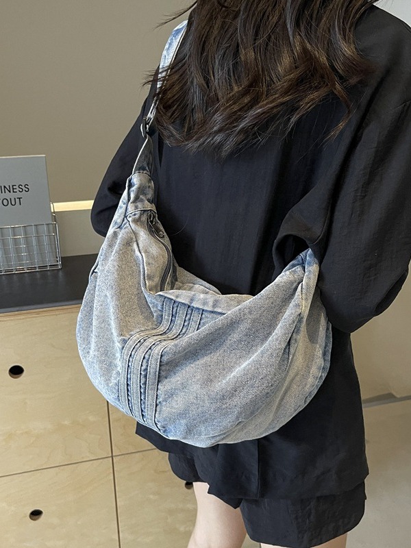 Washed denim dumpling bag, retro and aged casual crossbody bag, women's fashionable and simple commuting bag, artistic single-shoulder bag full figure