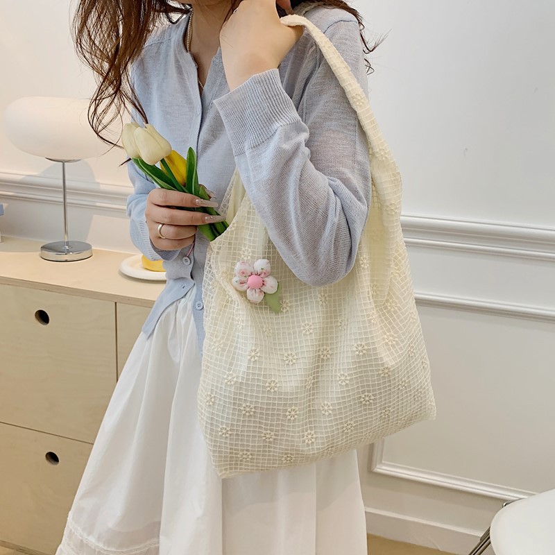 Summer fresh and light tote bag, lace flower embroidered canvas bag, versatile underarm bag, travel and outing single-shoulder bag for women details Picture