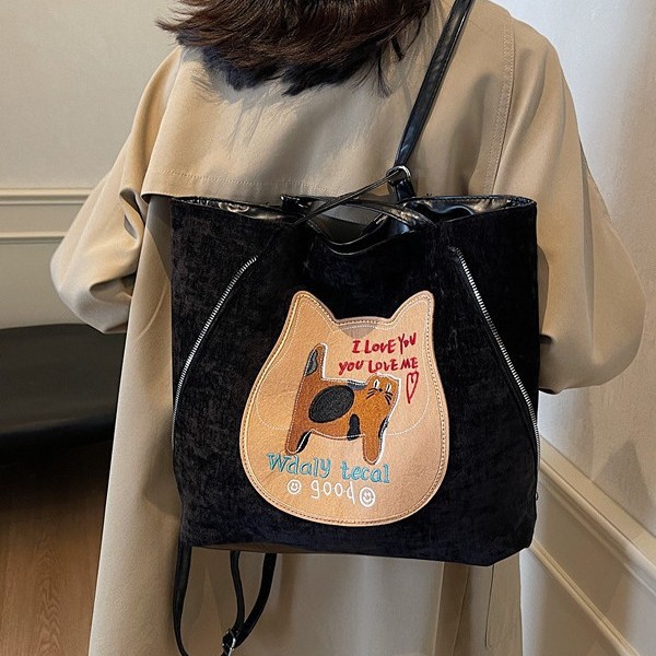 This year, cross-border backpacks are popular for women. The new 2024 autumn and winter high-end tote bag and large-capacity commuting single-shoulder bag Application Scenario