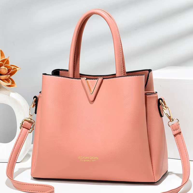 New 2022 all-season versatile crossbody bag for women, a fashionable single-shoulder bag for women, a simple handbag, and an export bag for women Application Scenario