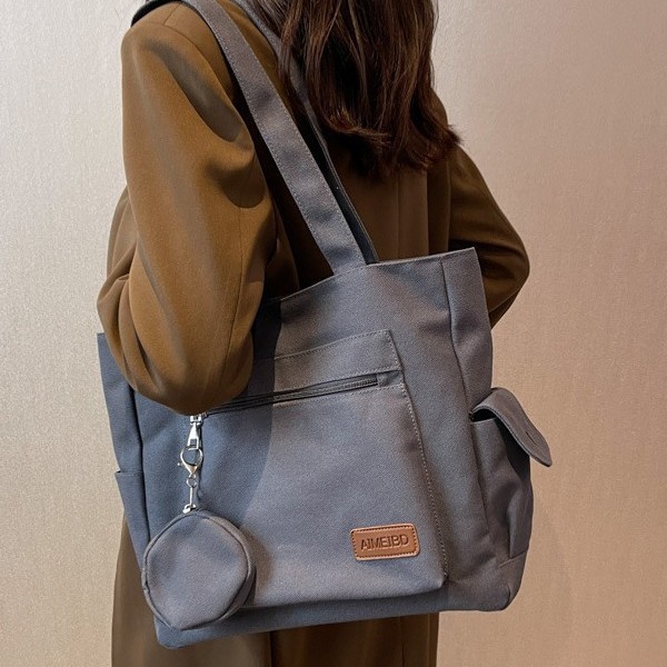 A large-capacity canvas bag for women, a new Spring/Summer 2025 Japanese-style casual Instagram commuting tote bag for college students full figure