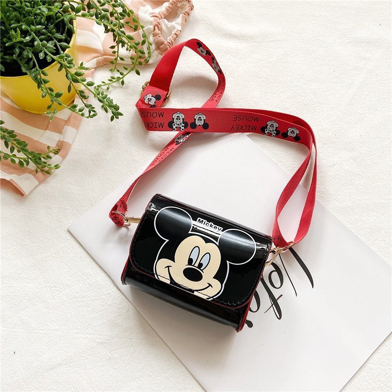 New children's bags: single-shoulder bag, cute cartoon crossbody bag, trendy mini square bag for boys and girls, fashionable coin purse Application Scenario