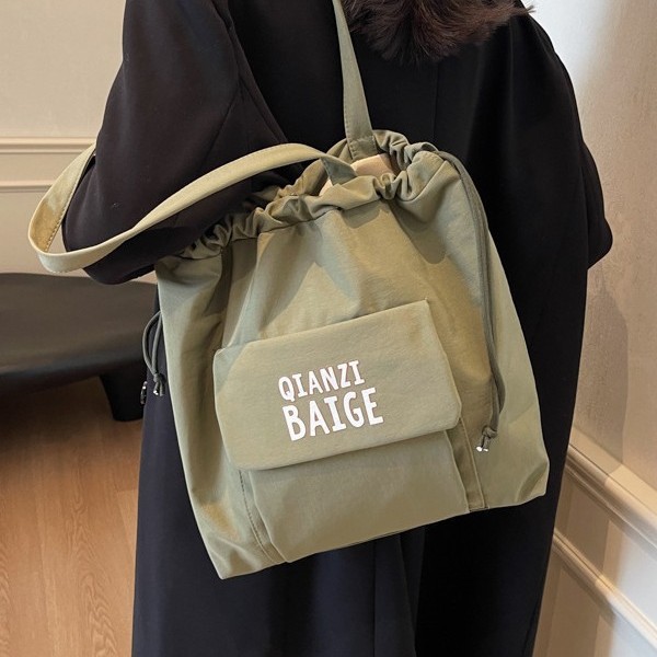 New women's 2024 large-capacity single-shoulder bag, a trendy brand fashion drawstring pocket, solid color casual shopping bag Specification drawing