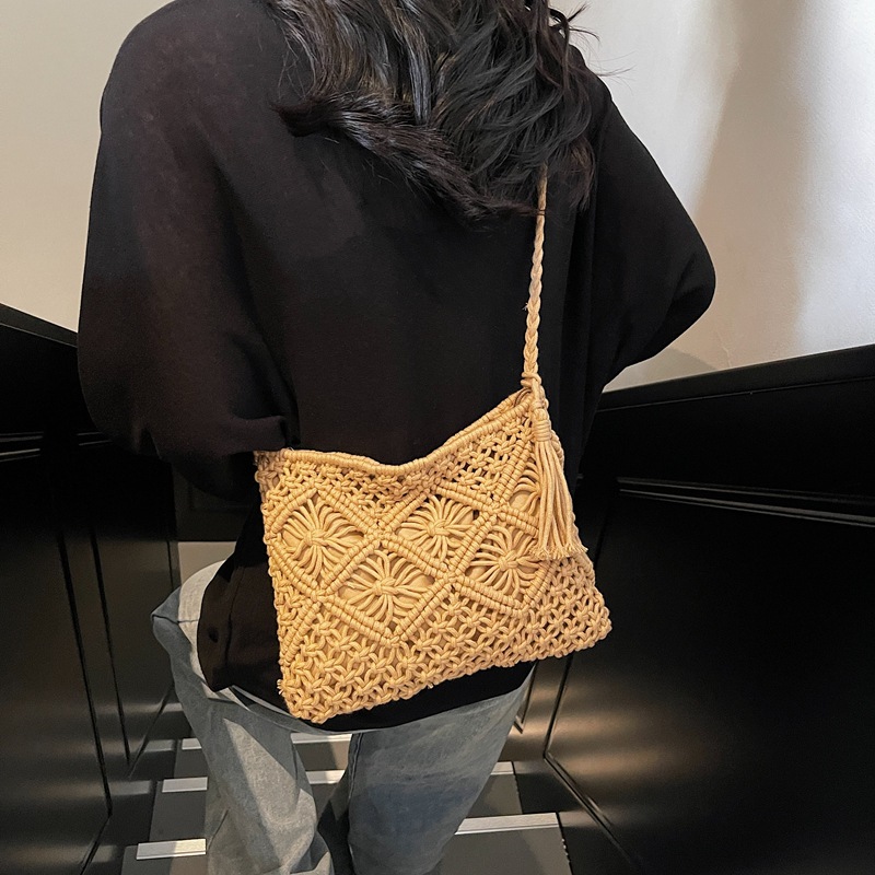 Korean forest-style handcrafted cotton rope tassel woven bag, new single-shoulder crossbody straw woven bag for casual women in summer 2025 details Picture