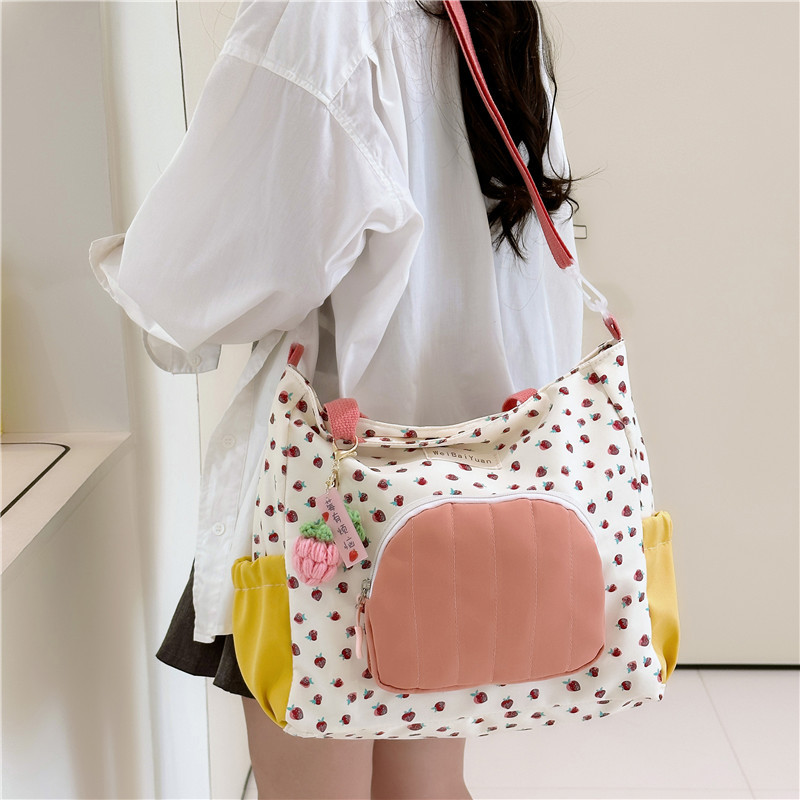 Strawberry-printed single-shoulder bag, cute girl student, light and sweet tote bag, class crossbody bag, large-capacity schoolbag details Picture