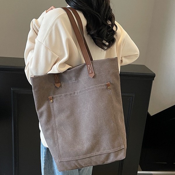 A large-capacity hand-held tote bag for men on the street in Harajuku, with a simple solid color and vintage feel, and a washable canvas single-shoulder bag for women full figure