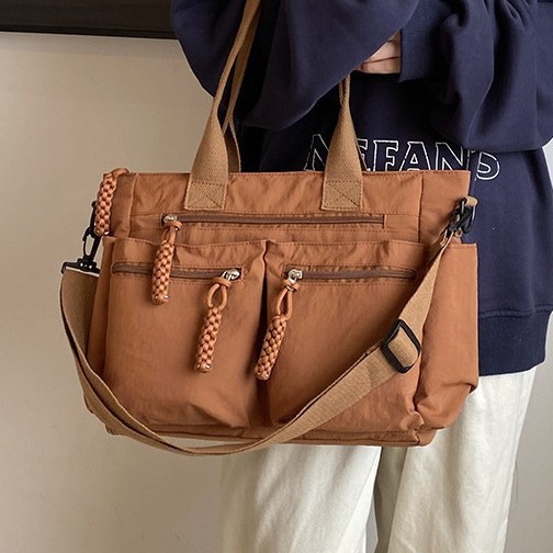 New Korean-style nylon women's single-shoulder handbag, large-capacity hand-held tote bag, outdoor casual crossbody travel bag Application Scenario