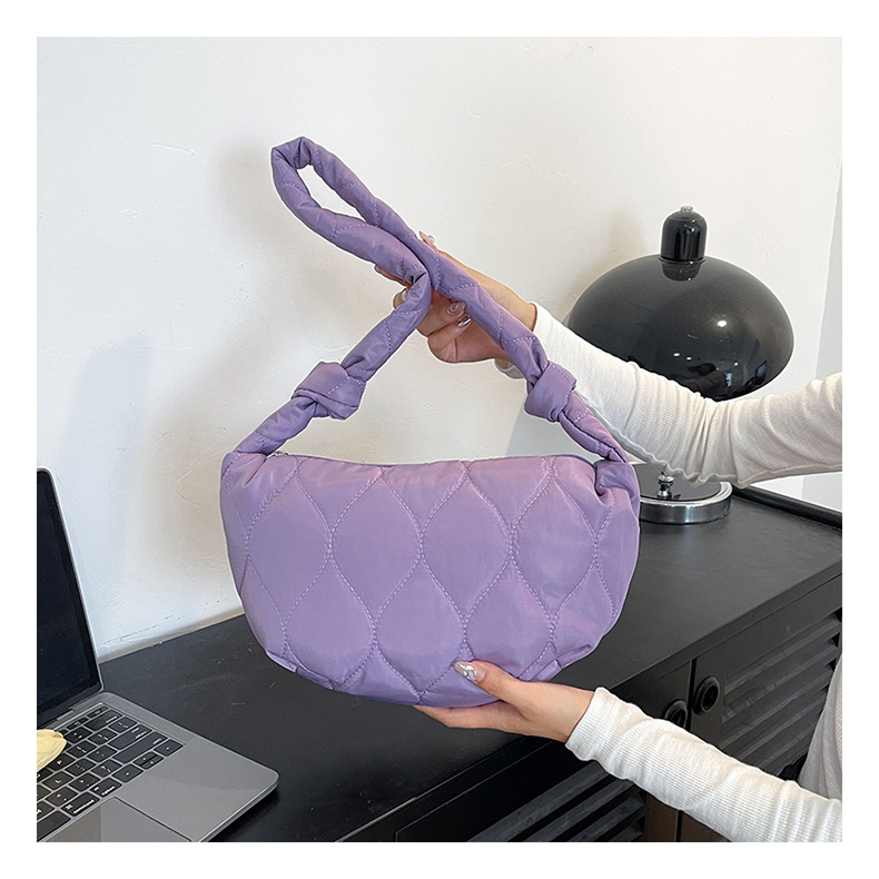 This year, single-shoulder bags are popular. The new autumn 2024 collection features a niche dumpling bag for women, a fashionable and simple crossbody bag for women full figure