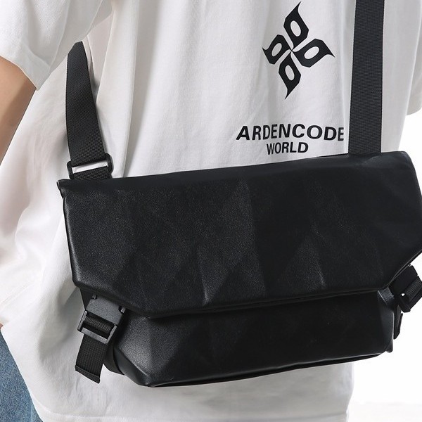 Men's and women's single-shoulder bags, fashionable diamond-shaped crossbody bags, simple and fashionable solid-color travel bags, trendy business small backpacks Application Scenario
