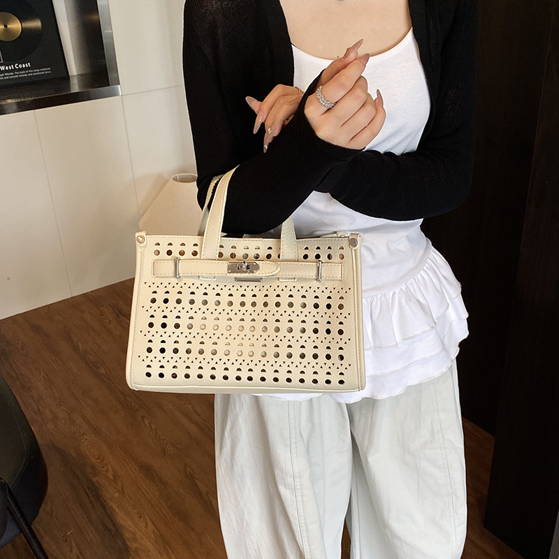 Hollowed-out fashionable solid color trendy small square bag for women 2025 new style, versatile, simple and casual single-shoulder crossbody bag details Picture