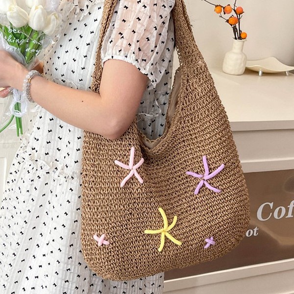 New woven niche summer 2025 girlish travel bag, sweet straw woven, versatile and fashionable starfish handbag details Picture