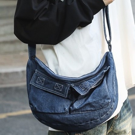 A versatile denim single-shoulder bag for both men and women, a lazy Japanese-style large-capacity design, fashionable new autumn and winter crossbody bag full figure