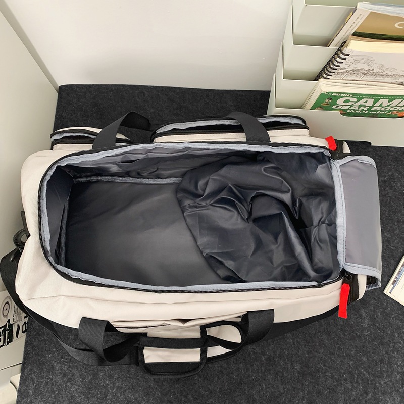 Short-distance travel bags, men's large-capacity lightweight hand-held luggage bags, business trip bags, dry and wet separation sports and fitness bags Application Scenario