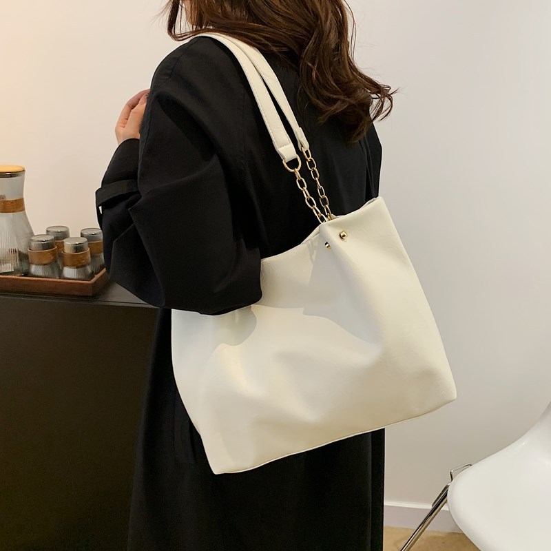 Soft-textured women's bag 2024 new style, fashionable and casual chain shoulder bag, large-capacity commuter bag, tote bag, trendy details Picture