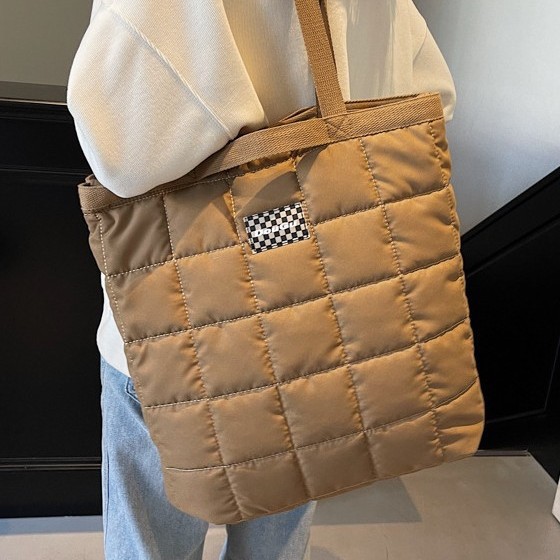 Trendy autumn and winter diamond-patterned cotton bags, casual single-shoulder bags, large-capacity tote bags, new Japanese-style commuter bags for women full figure