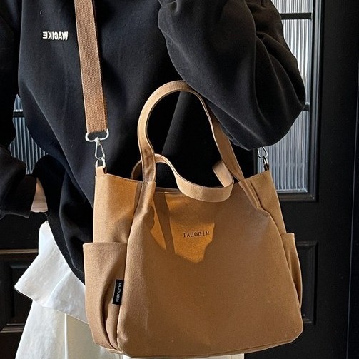 Korean large-capacity canvas bag, multi-pocket tote bag, fashionable commuting crossbody bag, solid-color casual single-shoulder bag Specification drawing