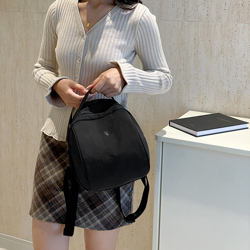 Wholesale women's backpacks 2024 Autumn new style casual travel backpacks, lightweight and simple nylon hand-held small schoolbags Application Scenario