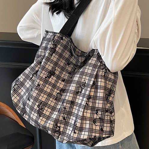 Cross-border floral print fabric bag for women 2025 New style, fashionable and versatile shoulder bag, large-capacity commuter tote bag for women details Picture
