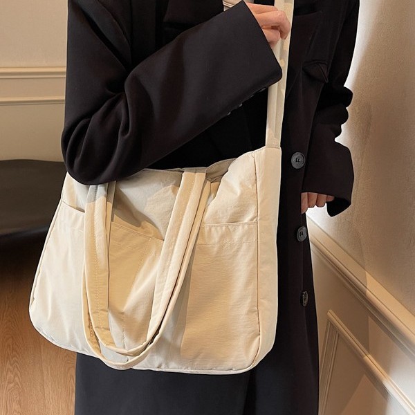 This is a new large-capacity single-shoulder handbag from a Japanese style for autumn and winter. It features a casual and niche design, making it a lightweight commuting and student class bag details Picture
