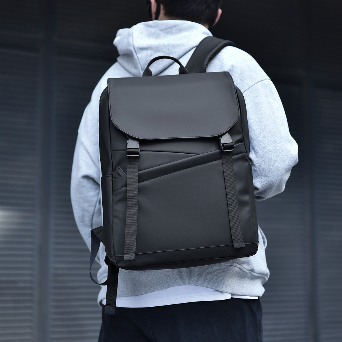 Men's high-end backpack, large-capacity, lightweight, high-end flip cover travel backpack, computer bag, college student schoolbag full figure