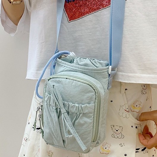 2025 New outdoor lightweight butterfly-end crossbody bag, waterproof phone bag, insulated water bottle bag, women's single-shoulder bag Application Scenario
