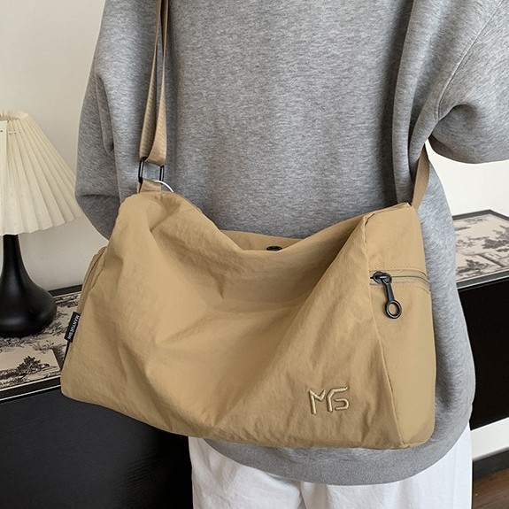 Cross-border nylon fabric bag, unisex casual backpack, autumn and winter Japanese-style messenger bag, casual and versatile single-shoulder crossbody bag details Picture