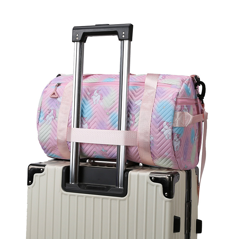 Cross-border manufacturer wholesale travel bags, women's sports storage bags, large-capacity water-resistant, graffiti printed swimming and fitness bags Application Scenario