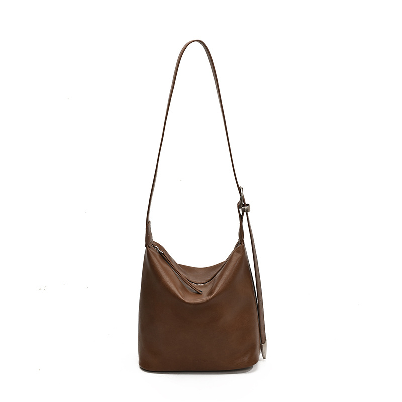 A new 2025 trendy, light luxury, retro, casual and fashionable single-shoulder crossbody bag with a large capacity for women's commuting tote Item Picture