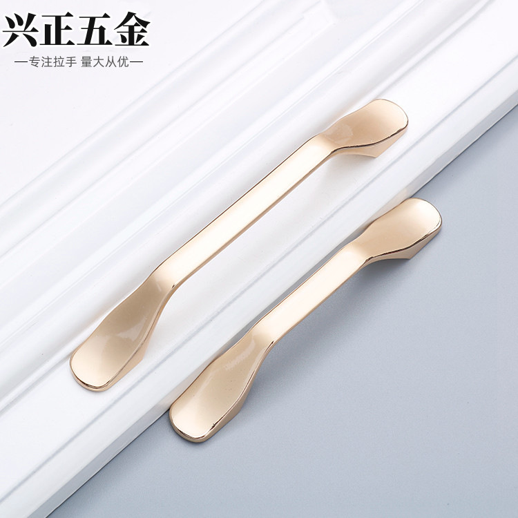 Wholesale of American-style simple Roman black zinc alloy handles, gold wardrobe doors, drawers, simple furniture, shoe cabinet handles Application Scenario