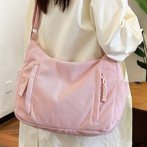 New fashionable and versatile single-shoulder tote bag, crossbody dumpling bag, large-capacity corduroy female college student bag Application Scenario