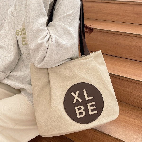 Retro large-capacity canvas bag for women, 2025 new style letter embossed casual pleated tote shoulder bag Application Scenario