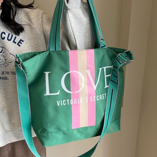 Striped printed woven handbag, large-capacity color-printed fashionable large-capacity tote bag, new single-shoulder bag Application Scenario