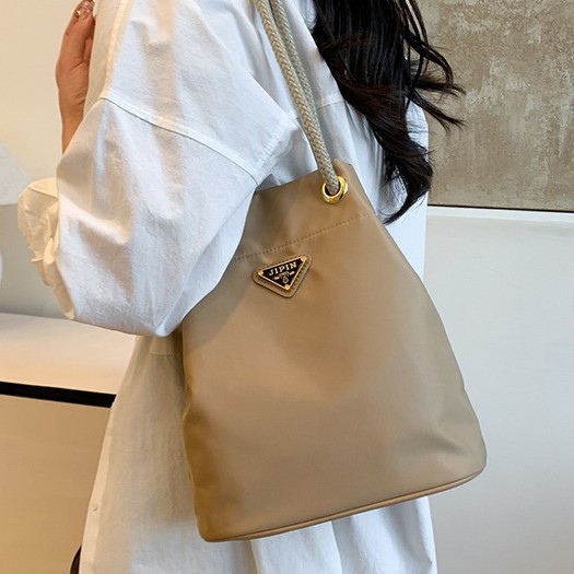 Spring 2025 new cross-border foreign trade trend fashion large-capacity single-shoulder bag, niche and versatile handbag tote bag Specification drawing