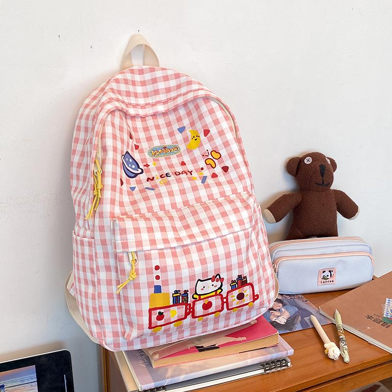 A new large-capacity backpack with a cute and niche design for girls, high school and junior high school students full figure