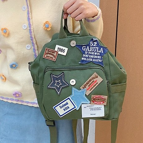 New retro five-pointed star patchwork handbag, multi-functional crossbody bag, hot girl commuting autumn and winter cute backpack Application Scenario