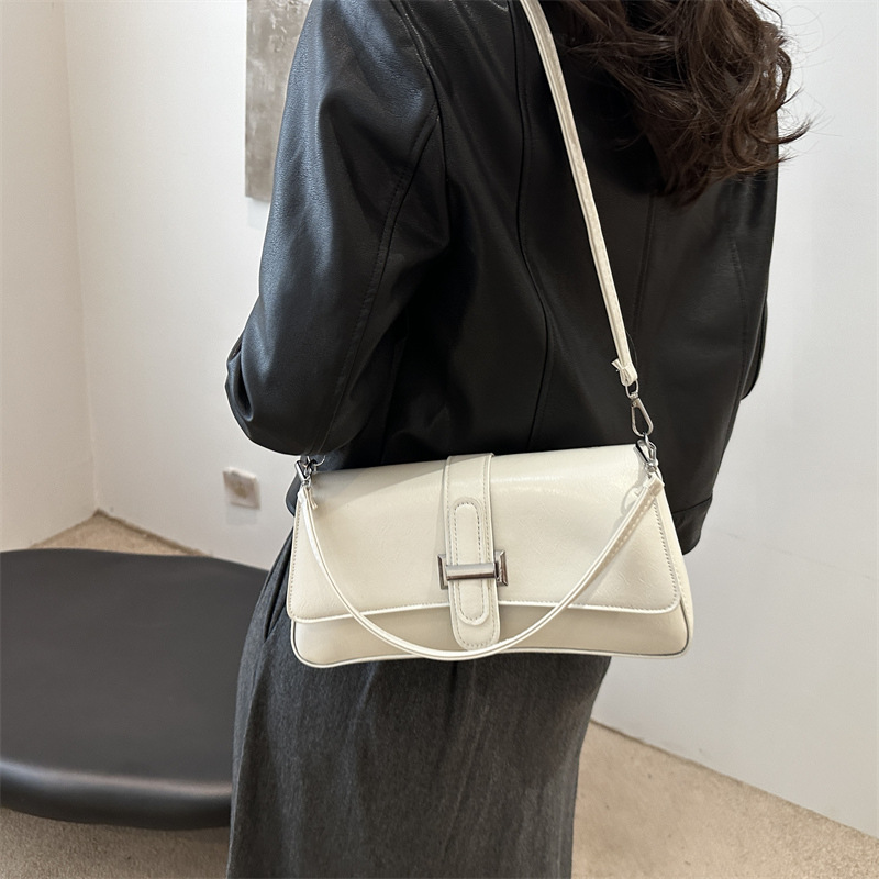 High-end vintage French niche bag 2024 new women's bag, popular commuting single-shoulder underarm bag baguette bag details Picture