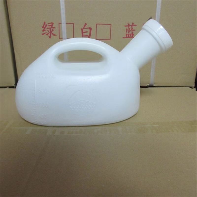 Thickened large-capacity urinal, elderly and men's urinal, household covered night pot, adult bedridden men's scratch-resistant urinal Application Scenario