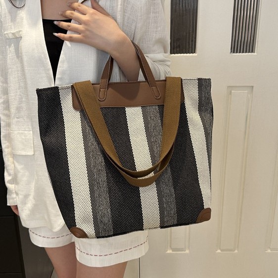 A large-capacity commuting and casual 2024 autumn/winter new striped canvas trendy single-shoulder tote bag for travel Specification drawing