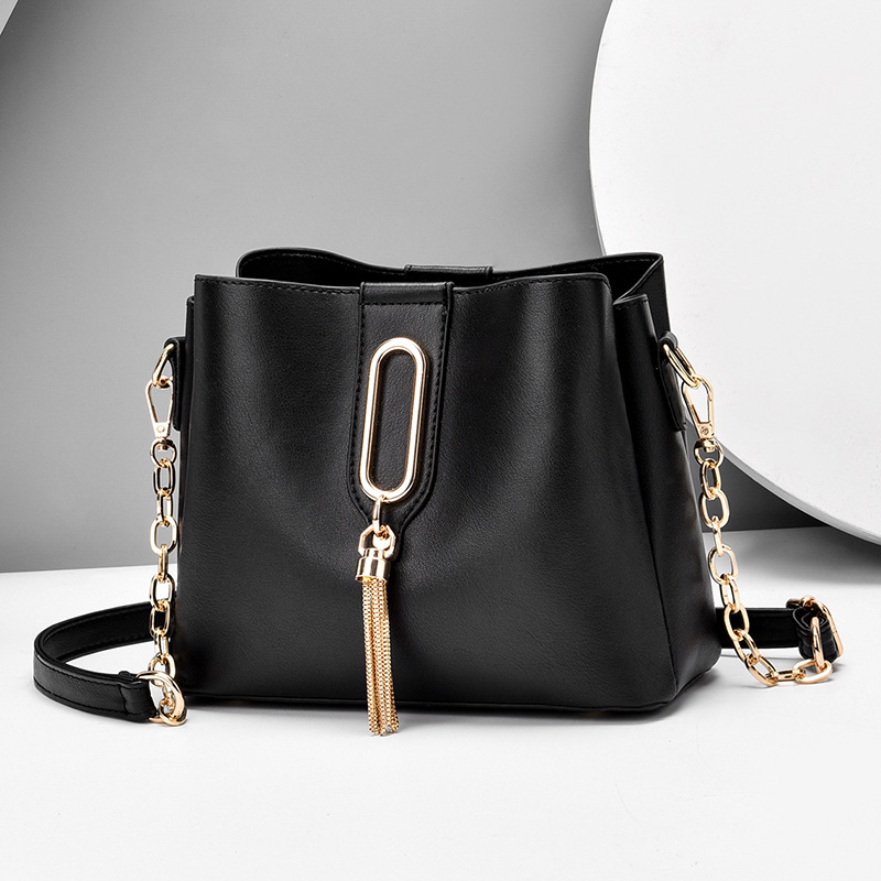 New 2022 solid color chain bag, fringed single-shoulder crossbody bag, trendy foreign trade consignment Application Scenario