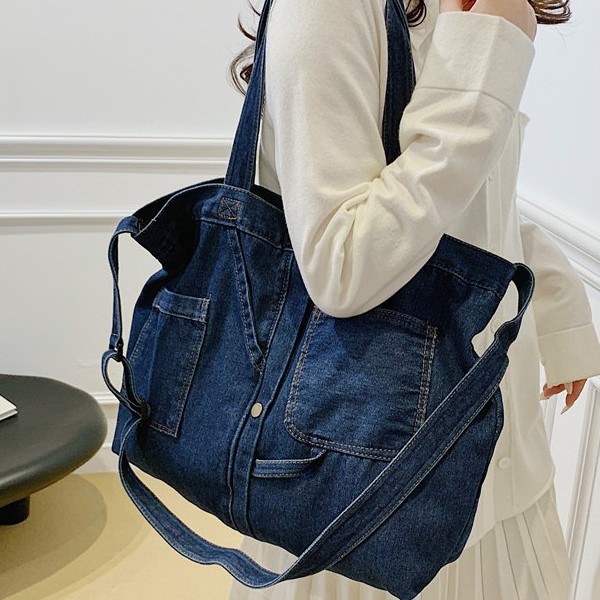 Retro hand-held shopping bag, large-capacity casual denim bag, school-style canvas single-shoulder bag, Tote ins crossbody bag Application Scenario