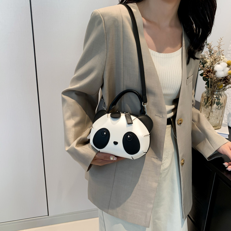 Cute panda fashionable handbag, a new cross-border versatile and personalized single-shoulder bag with color blocking and splicing. Crossbody women's bag Specification drawing
