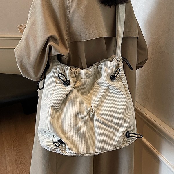 Niche large-capacity single-shoulder crossbody bag, corduroy drawstring lightweight tote bag, large-capacity casual and laid-back style bag details Picture