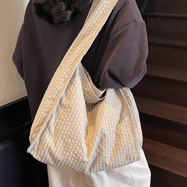 Korean niche tote bag for women, ins checkered fabric bag, large-capacity, fashionable and laid-back style single-shoulder crossbody bag Specification drawing
