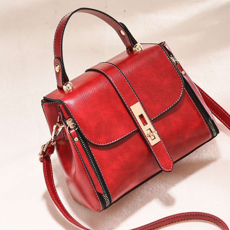 The 2022 new trendy summer fashion oil wax leather square bag for ladies, large capacity, retro single-shoulder crossbody bag Application Scenario