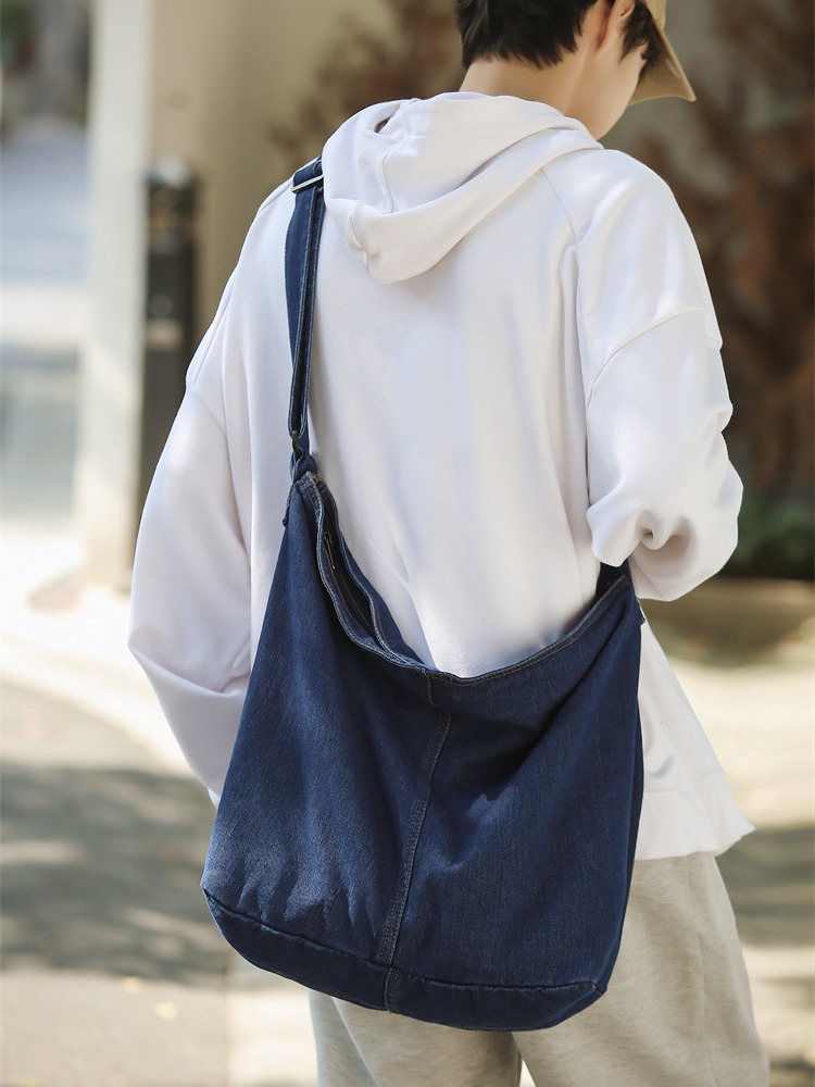 2024 New Japanese street fashion large-capacity crossbody bag for men and women, ins Harajuku retro denim single-shoulder bag details Picture