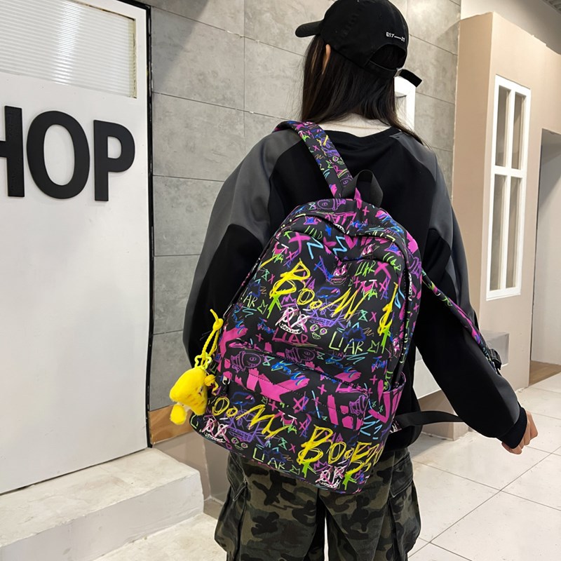 The 2025 new schoolbag is a versatile and trendy graffiti backpack for high school students and a large-capacity casual backpack for junior high school students Application Scenario
